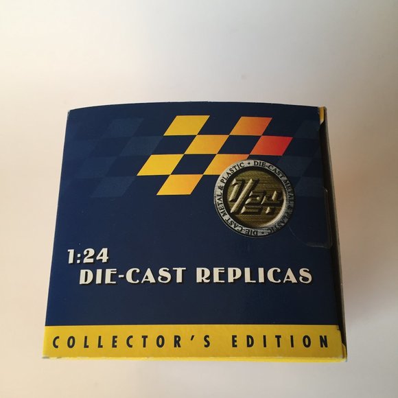 Motor Max 1:24 Collector's 1934 Ford Coupe Die-Cast Replica Car / Red Color - Picture 5 of 7